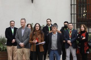 La ministra de la Segegob, Camila Vallejo, y el ministro de Transportes y Telecomunicaciones, Juan Carlos Muñoz, presentaron la Agenda de Fortalecimiento de Medios Ciudadanos y Comunitarios.